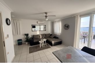 016 2058 03 Šibenik Apartment house first row to the sea for sale