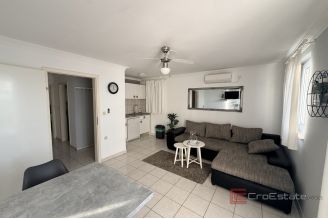 016 2058 03 Šibenik Apartment house first row to the sea for sale