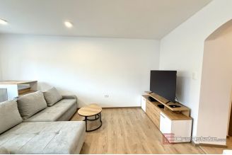 007 2049 84 Split Manus Renovated one bedroom apartment for sale