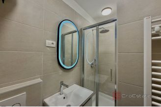 007 2049 84 Split Manus Renovated one bedroom apartment for sale