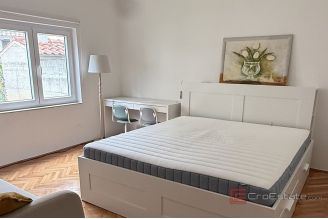 012 2046 183 Split Semi detached house with three residential units for sale