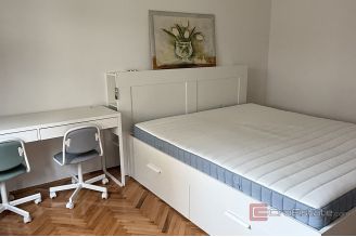 012 2046 183 Split Semi detached house with three residential units for sale