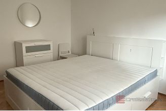 012 2046 183 Split Semi detached house with three residential units for sale