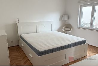 012 2046 183 Split Semi detached house with three residential units for sale