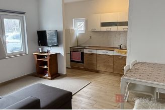 012 2046 183 Split Semi detached house with three residential units for sale