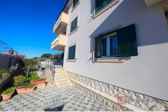 020 2021 425 rogoznica apartment house with swimming pool for sale