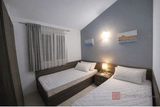 020 2021 425 rogoznica apartment house with swimming pool for sale