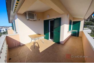 020 2021 425 rogoznica apartment house with swimming pool for sale