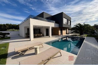001 2058 02 Pula Luxury villa with pool for sale