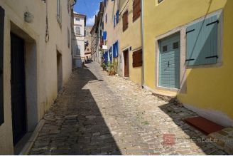 001 5471 30 Pazin Stone house in the historic center for sale