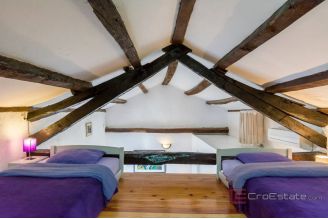 012 5471 30 Pazin Stone house in the historic center for sale