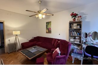 014 2046 184 Split Two bedroom apartment in a popular location for sale