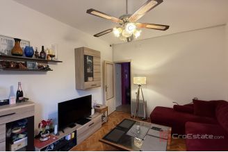 014 2046 184 Split Two bedroom apartment in a popular location for sale