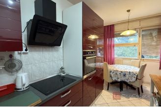 014 2046 184 Split Two bedroom apartment in a popular location for sale