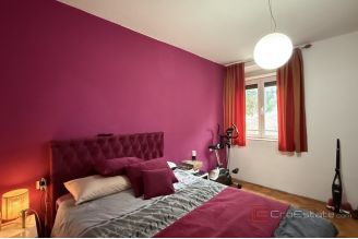 014 2046 184 Split Two bedroom apartment in a popular location for sale