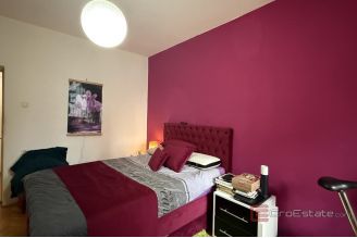 014 2046 184 Split Two bedroom apartment in a popular location for sale