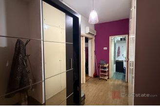 014 2046 184 Split Two bedroom apartment in a popular location for sale