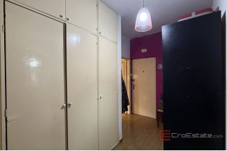 014 2046 184 Split Two bedroom apartment in a popular location for sale