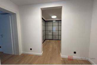 017 2035 333 Split Mertojak Modern two bedroom apartment for rent