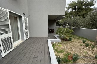 017 2035 333 Split Mertojak Modern two bedroom apartment for rent