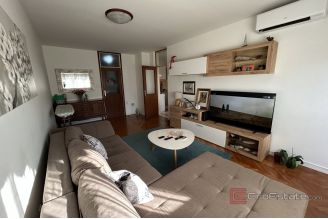 011 2035 334 Split Blatine Comfortable three bedroom apartment for sale