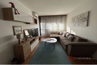 011 2035 334 Split Blatine Comfortable three bedroom apartment for sale