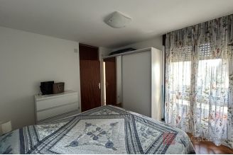 011 2035 334 Split Blatine Comfortable three bedroom apartment for sale