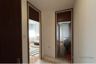 011 2035 334 Split Blatine Comfortable three bedroom apartment for sale