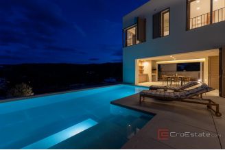 018 2022 482 Brac Modern villa with pool and a sea view for sale