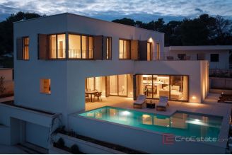 018 2022 482 Brac Modern villa with pool and a sea view for sale