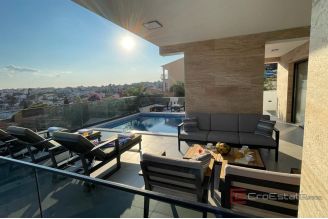 015 2035 338 Ciovo Luxury villa with pool and a sea view for rent