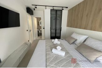 015 2035 338 Ciovo Luxury villa with pool and a sea view for rent