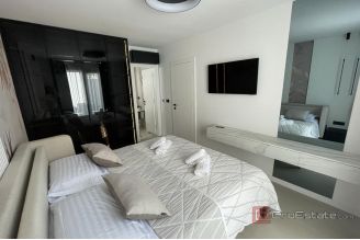 015 2035 338 Ciovo Luxury villa with pool and a sea view for rent