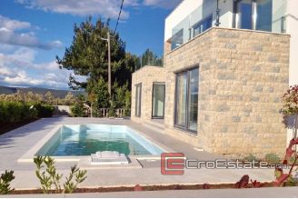 008 2014 67 Pasman House Villa for sale