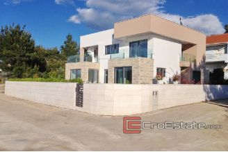 008 2014 67 Pasman House Villa for sale
