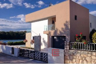 008 2014 67 Pasman House Villa for sale