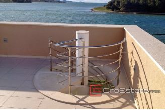 008 2014 67 Pasman House Villa for sale