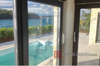 008 2014 67 Pasman House Villa for sale
