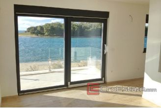 008 2014 67 Pasman House Villa for sale