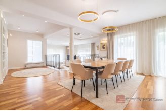 020 2053 31 Zagreb Luxury villa with pool for sale