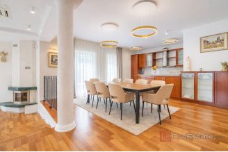 020 2053 31 Zagreb Luxury villa with pool for sale