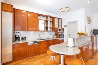 020 2053 31 Zagreb Luxury villa with pool for sale