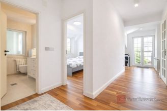 020 2053 31 Zagreb Luxury villa with pool for sale