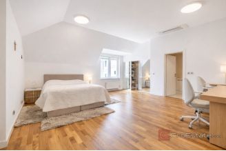 020 2053 32 Zagreb Luxury villa with pool for rent