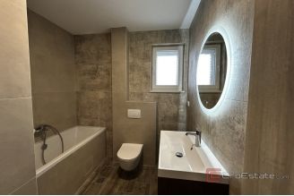 010 2052 102 Kastela Office space on the first floor for rent