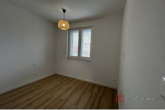 010 2052 102 Kastela Office space on the first floor for rent