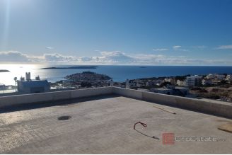 012 5473 30c Primosten Penthouse with a sea view for sale