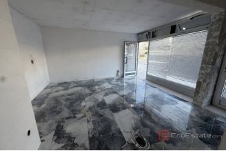 005 2056 03 Split Sucidar Commercial space in a high traffic location for rent