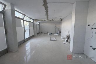 005 2056 03 Split Sucidar Commercial space in a high traffic location for rent