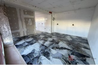 005 2056 03 Split Sucidar Commercial space in a high traffic location for rent